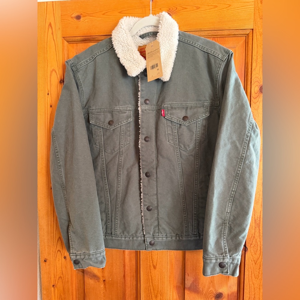 Levi's Men's Olive Green Sherpa Lined Jacket size Medium